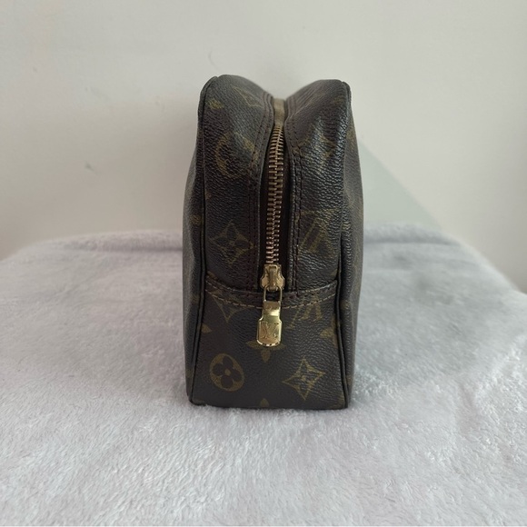 Authentic Louis Vuitton trousse cosmetic bag 28 - Picture 2 of 12